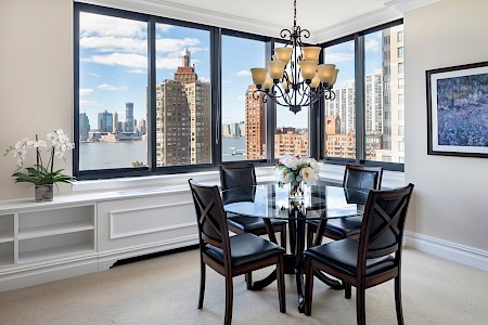 Dining Areas with Expansive Views